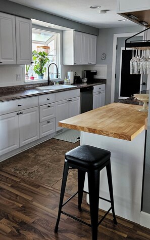 Mikrowelle, Ofen, Herdplatte, Geschirrspüler