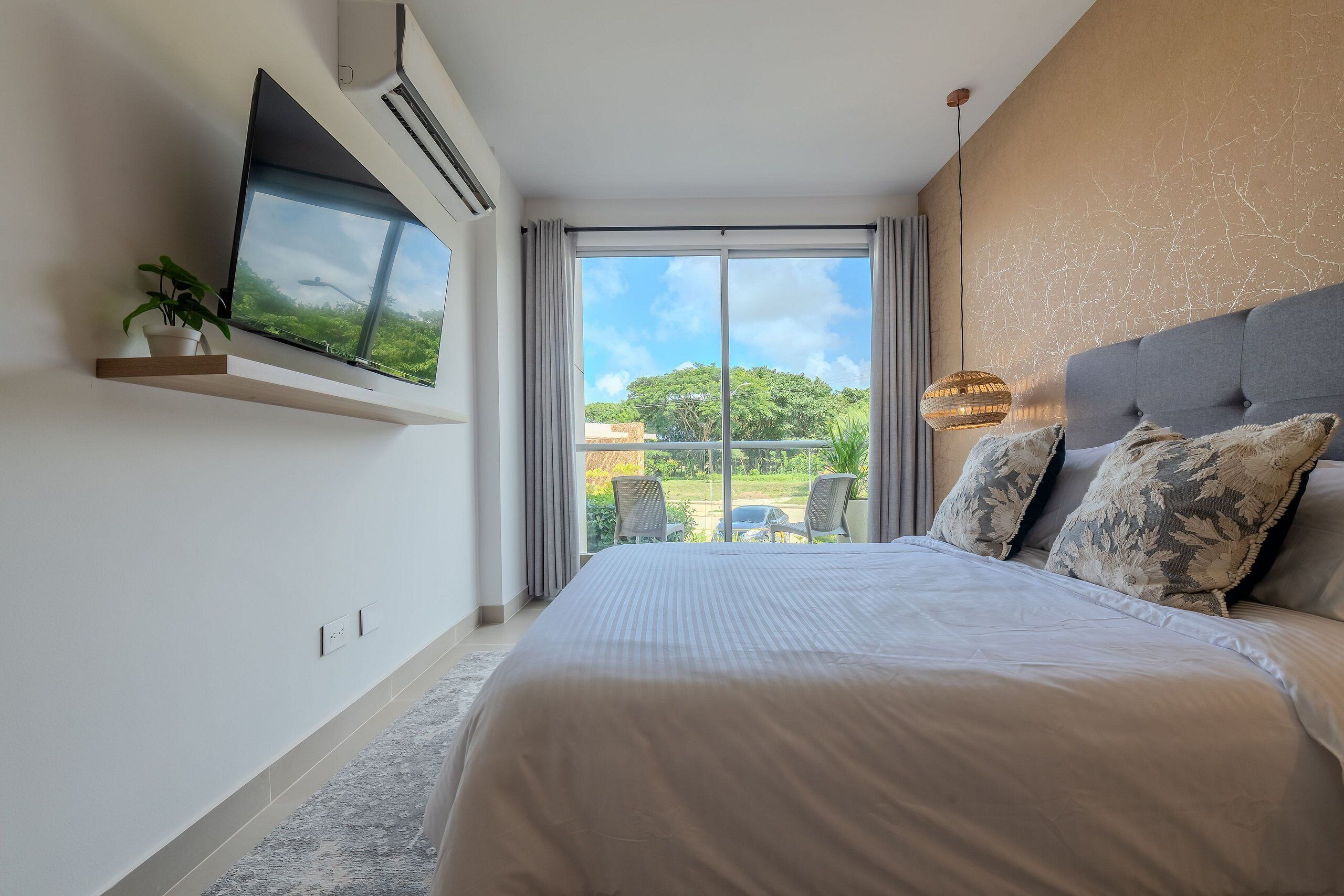 Premium Apartment | Iron/ironing board, free WiFi