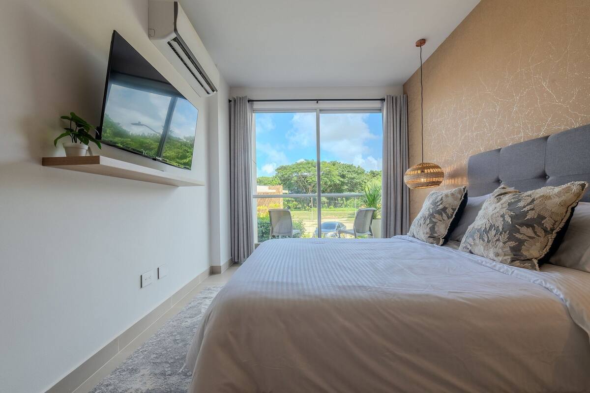 Premium Apartment | Iron/ironing board, free WiFi