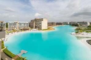 Outdoor pool - Apartamento premium en Baia Kristal (Cartagena)