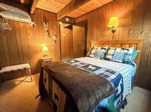 6 bedrooms, desk, iron/ironing board, WiFi