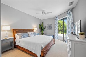 3 habitaciones, escritorio y tabla de planchar con plancha 