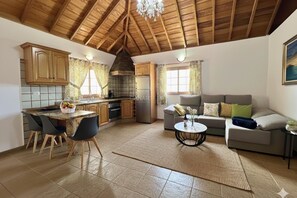 Living area - Private pool, jacuzzi and sea views (Puntagorda)
