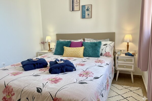 Iron/ironing board, internet, bed sheets