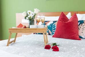 3 bedrooms, iron/ironing board, Internet, bed sheets - Stylish villa with private pool near the sea (Yaiza)