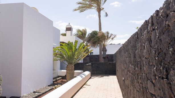 Property grounds - Modern villa with private pool in Playa Blanca (Yaiza)