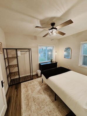 2 makuuhuonetta, työpöytä, vauvan matkasänky, ilmainen Wi-Fi