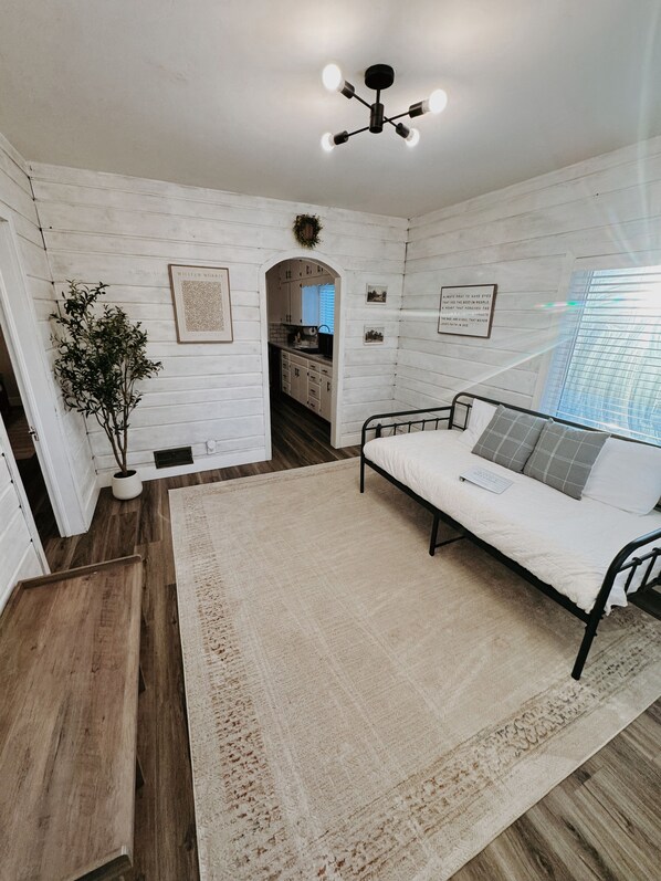 2 slaapkamers, een bureau, reisbedje, gratis wifi