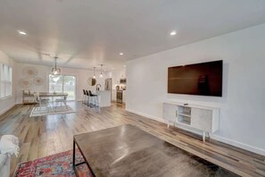 TV - New House Near Integris Medical & Lake Hefner (Oklahoma City)