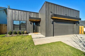 Exterior - New Central OKC Home Near Integris & Lake Hefner (Oklahoma City)