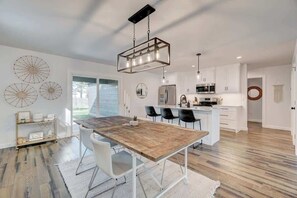 Dining - New House Near Integris Medical & Lake Hefner (Oklahoma City)