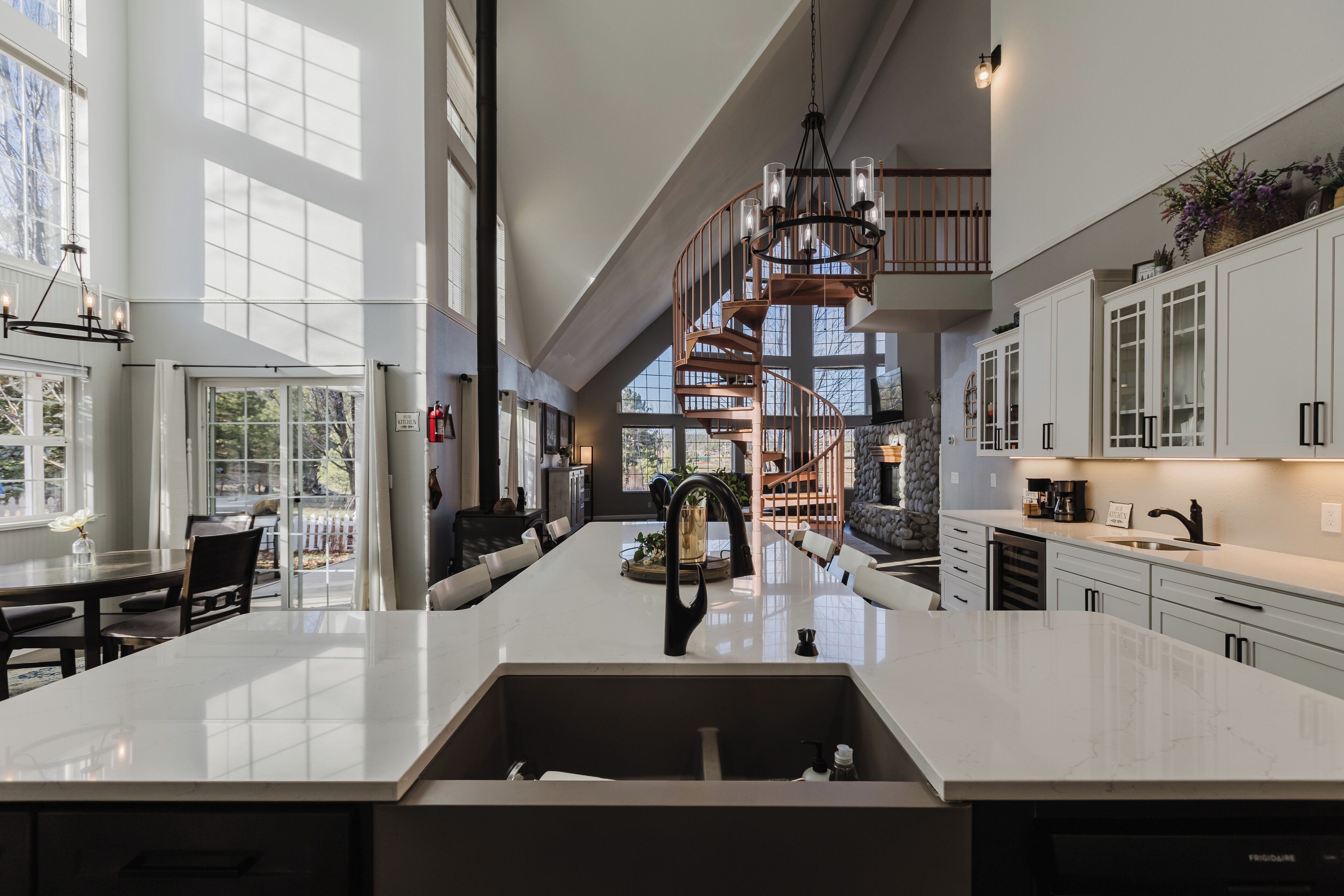 冰箱、微波炉、烤箱、炉灶