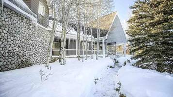 المنشأة من الخارج