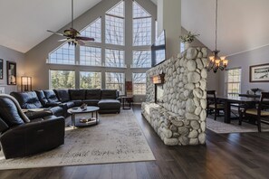 Smart TV, fireplace