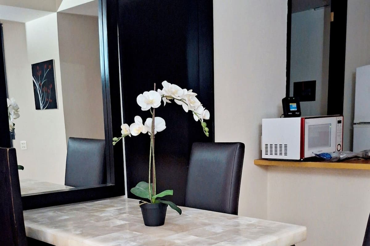 Traditional Apartment, Garden View | Living area | 40-inch Smart TV with digital channels, streaming services