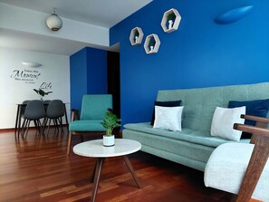 Luxury Apartment, Garden View | Living area