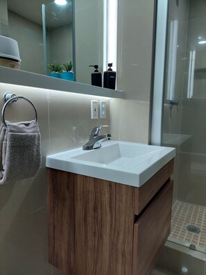 Luxury Apartment, Garden View | Bathroom - Punto Alameda Apartments (Mexico City)