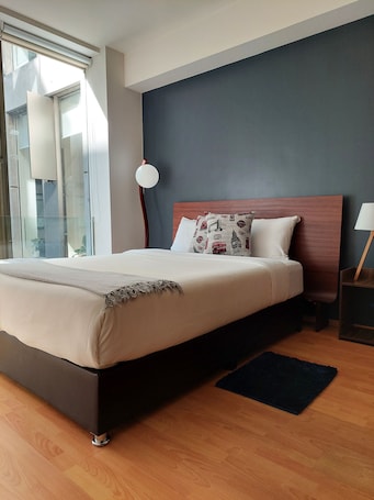 Cortinas blackout, tabla de planchar con plancha y wifi gratis