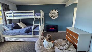 3 bedrooms, WiFi, bed sheets