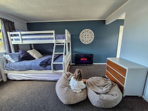 3 bedrooms, WiFi, bed sheets