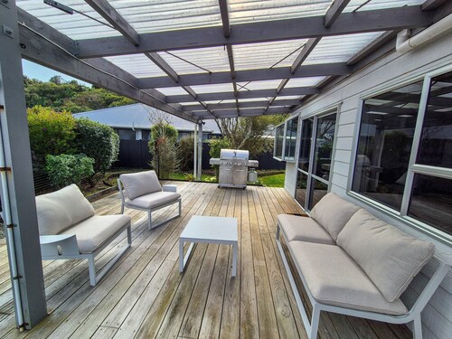 Comfy family home, stay at our retreat on Brittan St!