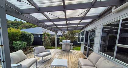 Comfy family home, stay at our retreat on Brittan St!