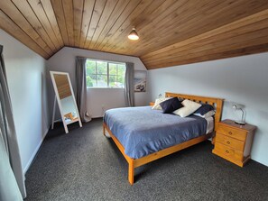 3 bedrooms, WiFi, bed sheets - Comfy family home, stay at our retreat on Brittan St! (Hokitika)