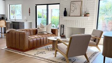 Een smart-tv en een open haard