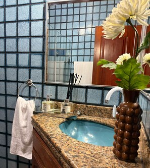 Dusche, Handtücher, Seife, Toilettenpapier