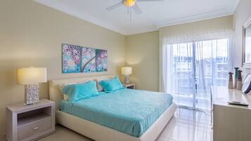 3 bedrooms, iron/ironing board, internet, bed sheets