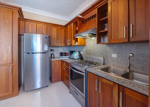 Mikrovågsugn, spishäll och diskmaskin