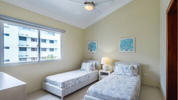 3 bedrooms, iron/ironing board, internet, bed sheets