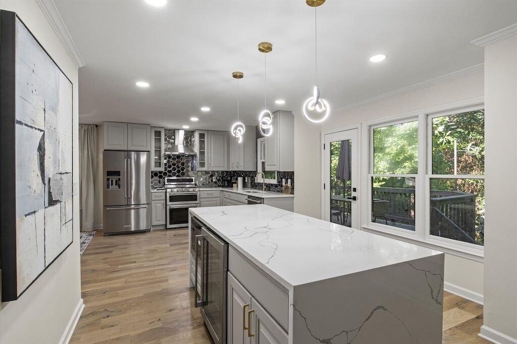 Micro-ondes, four, plaque de cuisson, lave-vaisselle