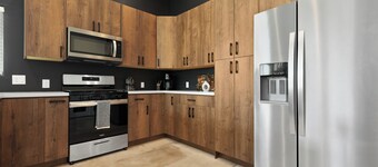 Gorgeous & Extraordinary 4BRM House -w/ POOL !