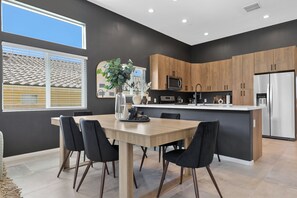 Dining - Gorgeous & Extraordinary 4BRM House -w/ POOL ! (Desert Hot Springs)
