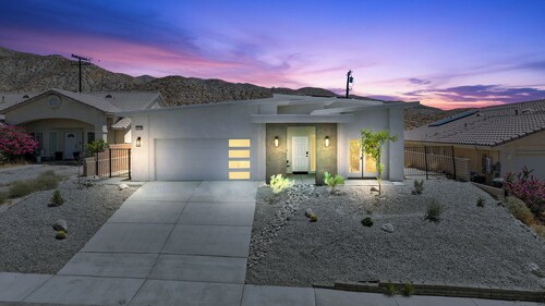 Gorgeous & Extraordinary 4BRM House -w/ POOL !