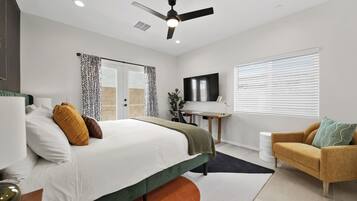 4 quartos, escrivaninha, ferros/tábuas de passar roupa