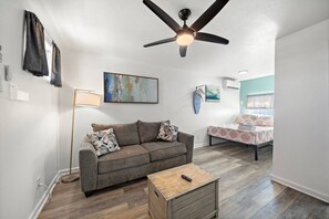 TV, books - Oceanview Condo Near Downtown & Cruise Terminal (Galveston)