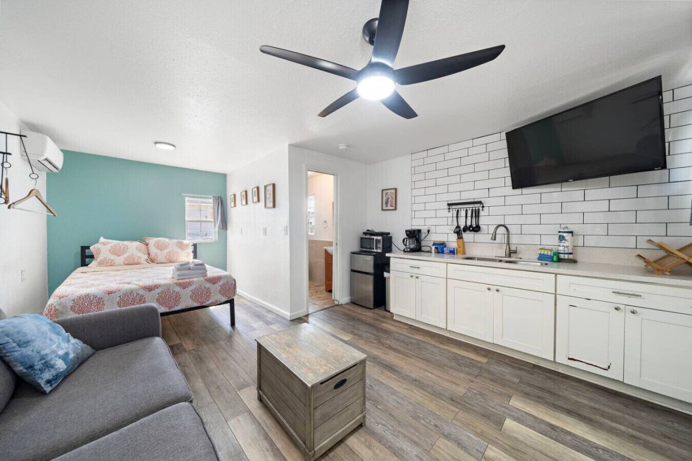 1 soveværelse, skrivebord, strygejern/strygebræt, weekendseng