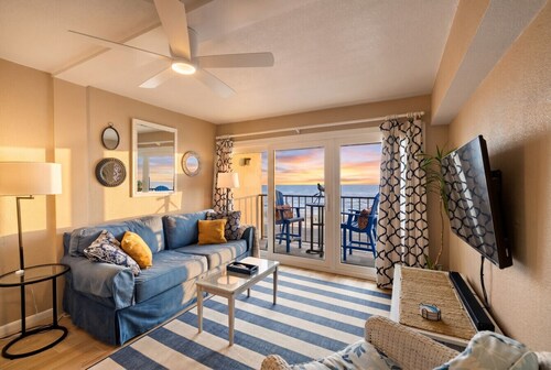 Bright Beach Condo with Boundless Gulf Views