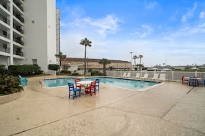 Pool - Bright Beach Condo with Boundless Gulf Views (Galveston)