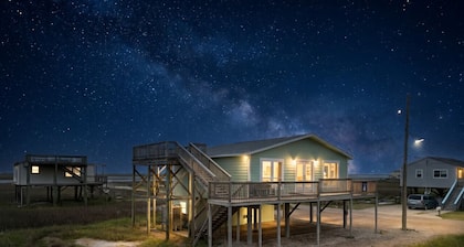 Charming Beach House Near Water & Fishing