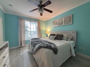1 bedroom, iron/ironing board, travel cot, WiFi - Modern condo right across from beach/pool! (Galveston)