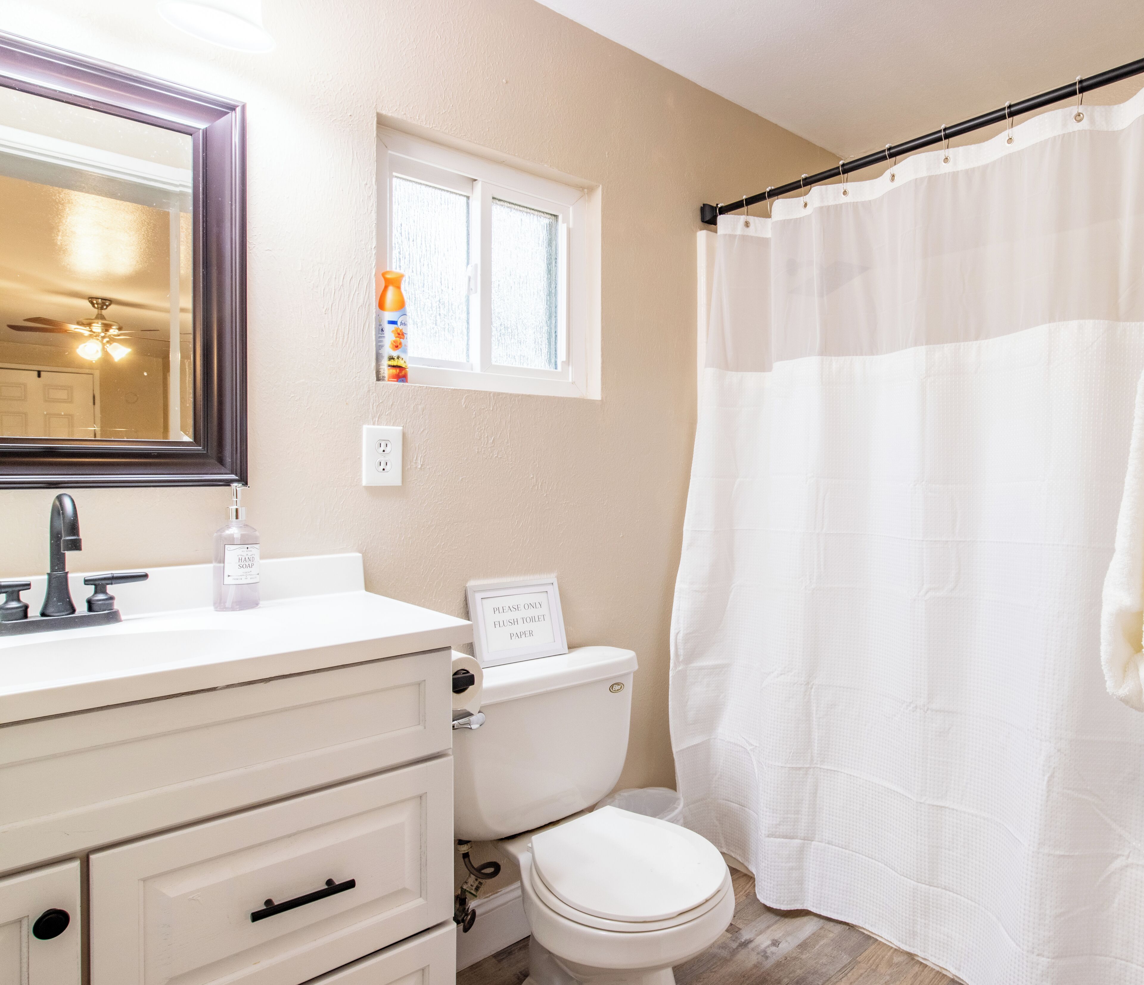 Hårføner, håndklær, såpe og sjampo