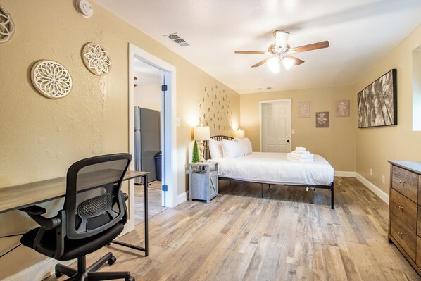 1 camera, una scrivania, ferro/asse da stiro, Wi-Fi gratuito