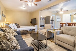 1 habitación, escritorio, tabla de planchar con plancha y wifi gratis