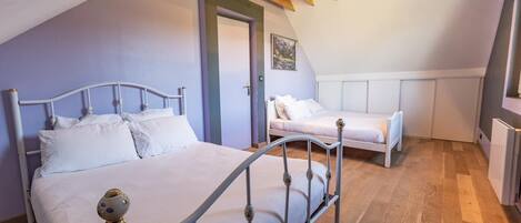 Un bressol de viatge, wifi gratuïta i roba de llit