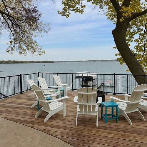 Cozy Home on Clear Lake Minutes from Downtown/City Beach & State Beach