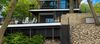 Cozy Home on Clear Lake Minutes from Downtown/City Beach & State Beach