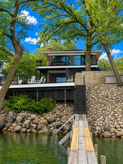Cozy Home on Clear Lake Minutes from Downtown/City Beach & State Beach